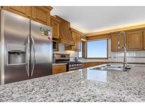 42053 Township Road 252, Rural Rocky View County, AB - Indoor Photo Showing Kitchen With Double Sink