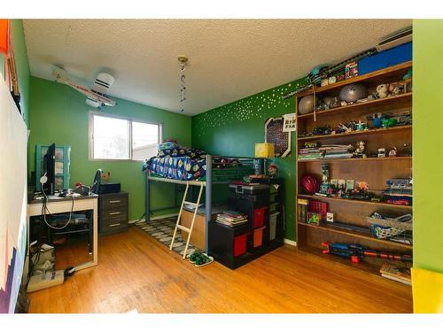 2412 43 Street Se, Calgary, AB - Indoor Photo Showing Other Room