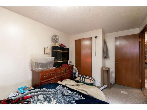 2412 43 Street Se, Calgary, AB - Indoor Photo Showing Bedroom