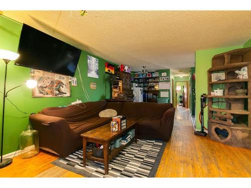 2412 43 Street Se, Calgary, AB - Indoor