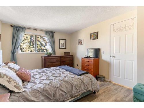 91-1155 Falconridge Drive Ne, Calgary, AB - Indoor Photo Showing Bedroom