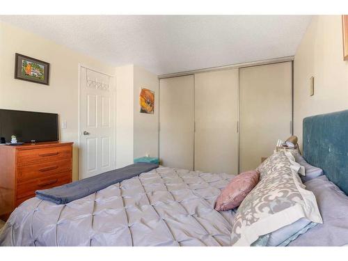 91-1155 Falconridge Drive Ne, Calgary, AB - Indoor Photo Showing Bedroom