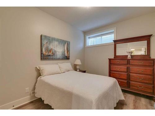 710 23 Avenue Nw, Calgary, AB - Indoor Photo Showing Bathroom