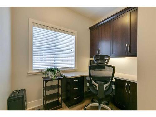 710 23 Avenue Nw, Calgary, AB - Indoor Photo Showing Kitchen With Double Sink With Upgraded Kitchen