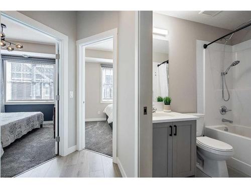 611 Cranbrook Walk Se, Calgary, AB - Indoor Photo Showing Bathroom