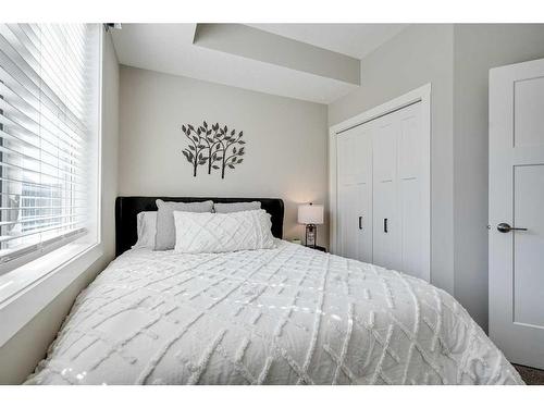 611 Cranbrook Walk Se, Calgary, AB - Indoor Photo Showing Bedroom