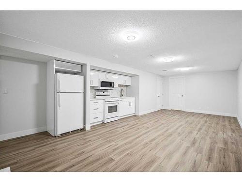 6112 4 Street Ne, Calgary, AB - Indoor