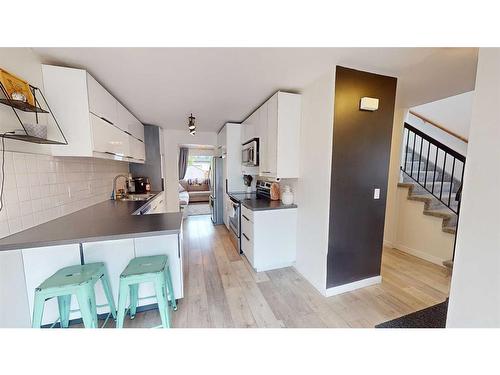 38 Sunhurst Crescent Se, Calgary, AB - Indoor