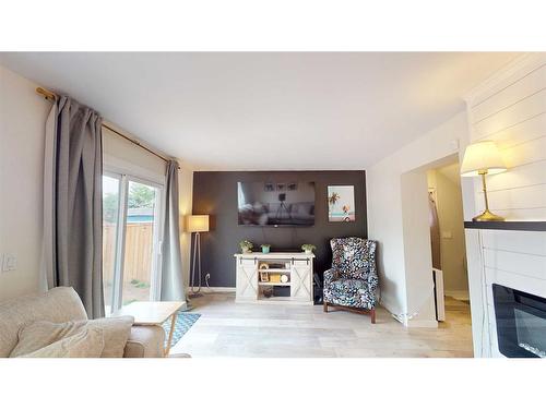 38 Sunhurst Crescent Se, Calgary, AB - Indoor Photo Showing Living Room With Fireplace