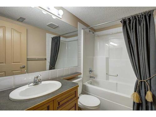 7823 Springbank Way Sw, Calgary, AB - Indoor Photo Showing Bathroom