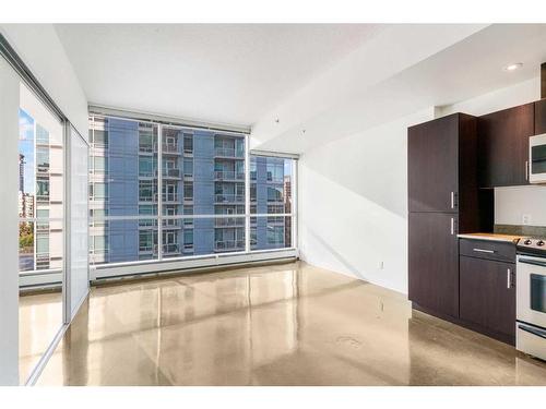 707-135 13 Avenue Sw, Calgary, AB - Indoor Photo Showing Kitchen