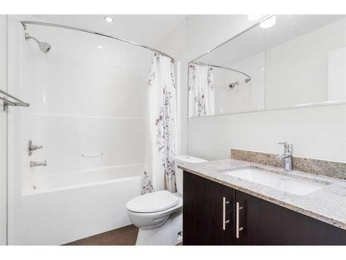 707-135 13 Avenue Sw, Calgary, AB - Indoor Photo Showing Bathroom