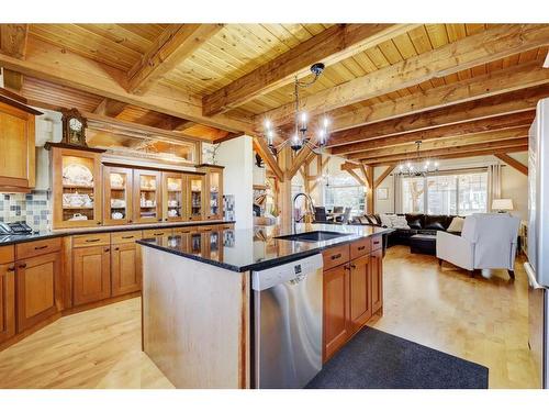 2407 Hwy 582, Didsbury, AB - Indoor Photo Showing Kitchen