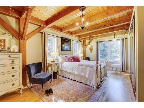 2407 Hwy 582, Didsbury, AB - Indoor Photo Showing Bedroom