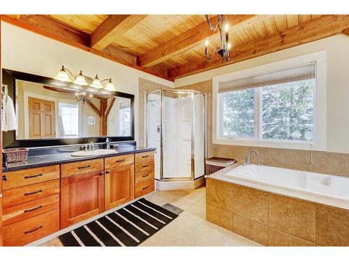 2407 Hwy 582, Didsbury, AB - Indoor Photo Showing Kitchen