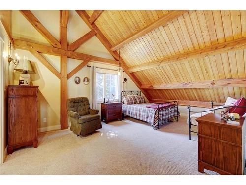 2407 Hwy 582, Didsbury, AB - Indoor Photo Showing Bedroom