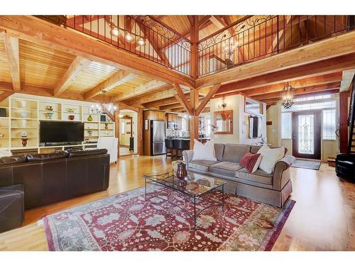 2407 Hwy 582, Didsbury, AB - Indoor Photo Showing Living Room