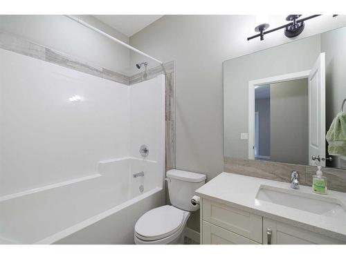 20 Stone Garden Crescent, Carstairs, AB - Indoor Photo Showing Bathroom