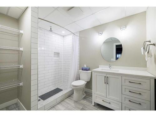 20 Stone Garden Crescent, Carstairs, AB - Indoor Photo Showing Bathroom