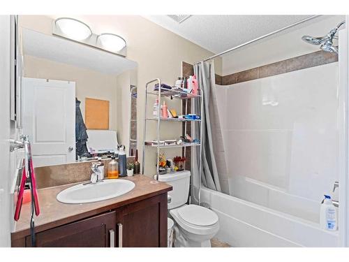 174 New Brighton Point Se, Calgary, AB - Indoor Photo Showing Bathroom