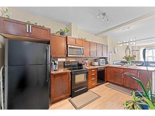 174 New Brighton Point Se, Calgary, AB - Indoor Photo Showing Kitchen