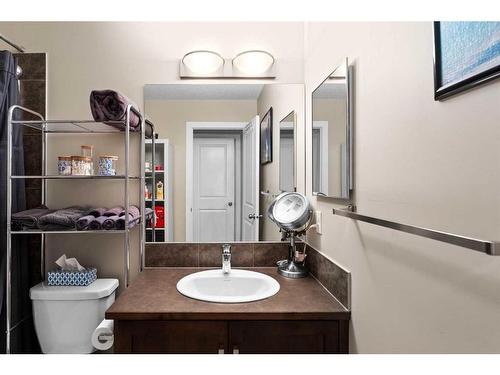 174 New Brighton Point Se, Calgary, AB - Indoor Photo Showing Bathroom