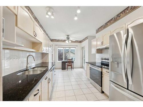 95-72 Millside Drive Sw, Calgary, AB - Indoor Photo Showing Kitchen With Double Sink With Upgraded Kitchen