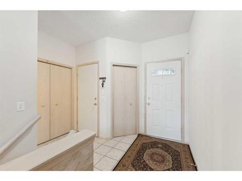 95-72 Millside Drive Sw, Calgary, AB - Indoor Photo Showing Other Room