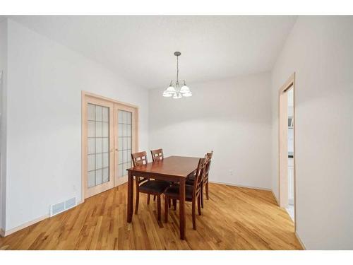 95-72 Millside Drive Sw, Calgary, AB - Indoor Photo Showing Dining Room