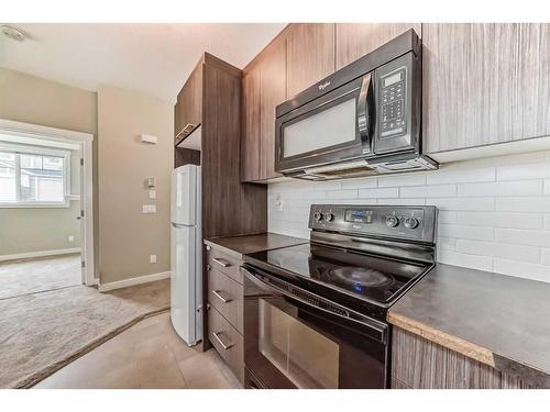 198-300 Marina Drive, Chestermere, AB - Indoor Photo Showing Kitchen