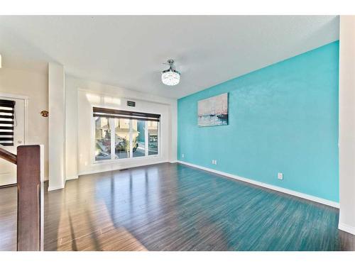 19 Savanna Parade Ne, Calgary, AB - Indoor Photo Showing Living Room