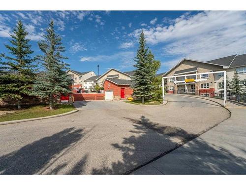 308-26 Val Gardena View Sw, Calgary, AB - Outdoor