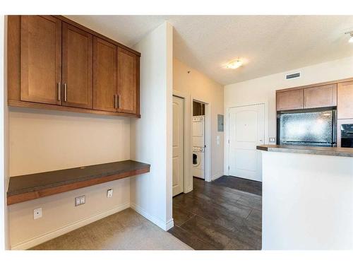 308-26 Val Gardena View Sw, Calgary, AB - Indoor Photo Showing Kitchen