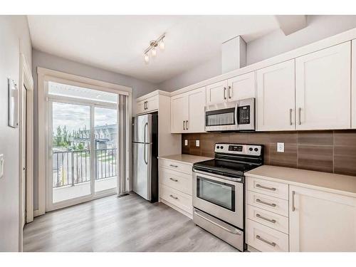 211-355 Nolancrest Heights Nw, Calgary, AB - Indoor Photo Showing Kitchen