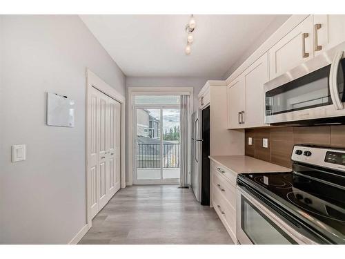 211-355 Nolancrest Heights Nw, Calgary, AB - Indoor Photo Showing Kitchen