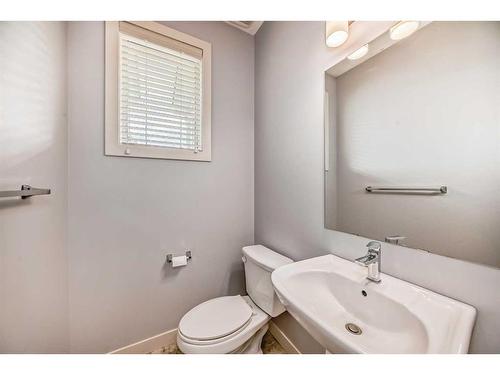 211-355 Nolancrest Heights Nw, Calgary, AB - Indoor Photo Showing Bathroom