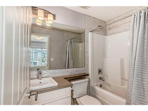 211-355 Nolancrest Heights Nw, Calgary, AB - Indoor Photo Showing Bathroom