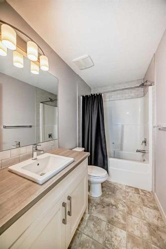 211-355 Nolancrest Heights Nw, Calgary, AB - Indoor Photo Showing Bathroom