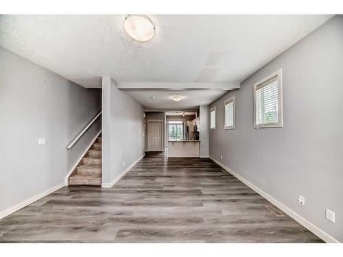 211-355 Nolancrest Heights Nw, Calgary, AB - Indoor Photo Showing Other Room