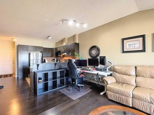 303-2012 1 Street Nw, Calgary, AB - Indoor Photo Showing Living Room