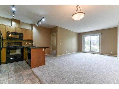 101-52 Cranfield Link Se, Calgary, AB - Indoor Photo Showing Kitchen