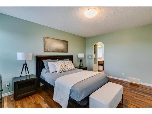 73 Cranwell Green Se, Calgary, AB - Indoor Photo Showing Bedroom