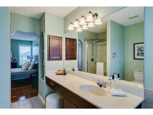 73 Cranwell Green Se, Calgary, AB - Indoor Photo Showing Bathroom