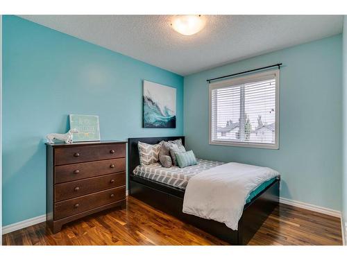 73 Cranwell Green Se, Calgary, AB - Indoor Photo Showing Bedroom