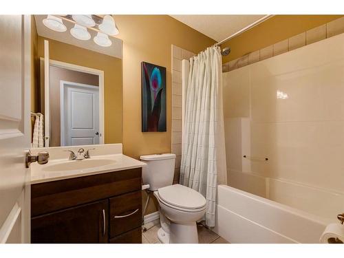 73 Cranwell Green Se, Calgary, AB - Indoor Photo Showing Bathroom