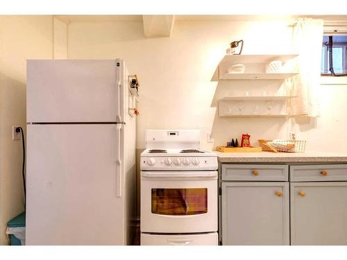 1309 11 Avenue Se, Calgary, AB - Indoor Photo Showing Kitchen