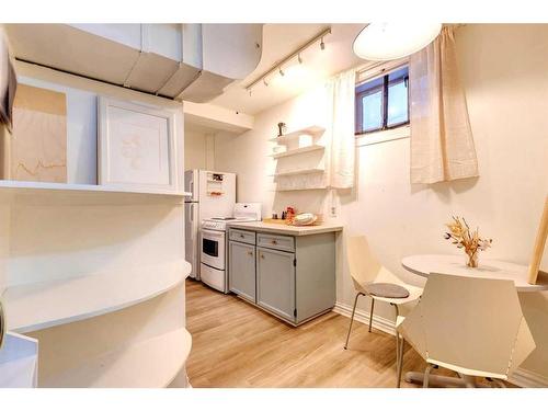 1309 11 Avenue Se, Calgary, AB - Indoor Photo Showing Kitchen