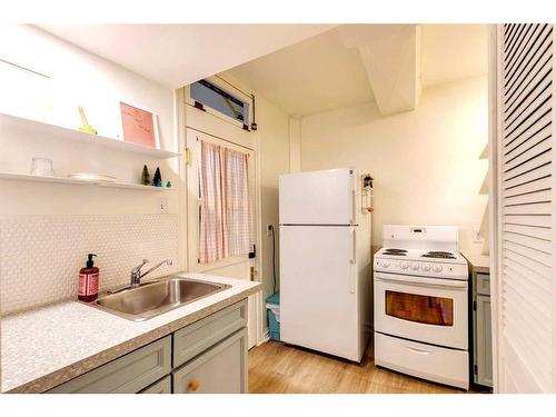 1309 11 Avenue Se, Calgary, AB - Indoor Photo Showing Kitchen