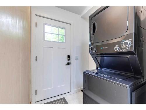 1309 11 Avenue Se, Calgary, AB - Indoor Photo Showing Laundry Room