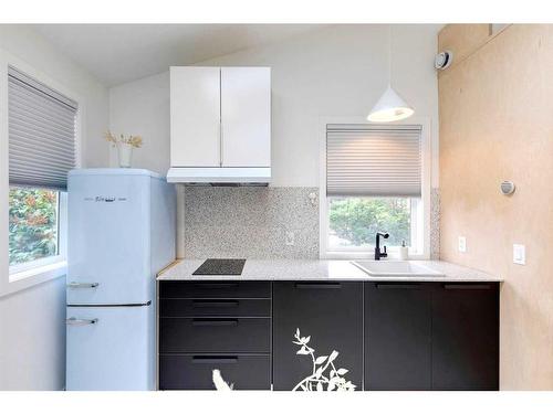 1309 11 Avenue Se, Calgary, AB - Indoor Photo Showing Kitchen